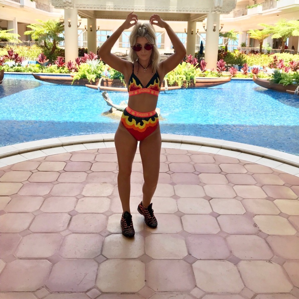 Discount universe Seaqueen swim bathing suit